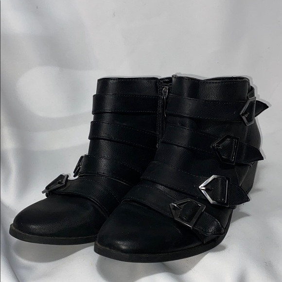 Sam& Libby Black 4 Buckle Booties Size 8 - Picture 5 of 8
